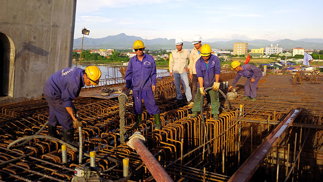 Trên công trường cầu Nhật Lệ 2