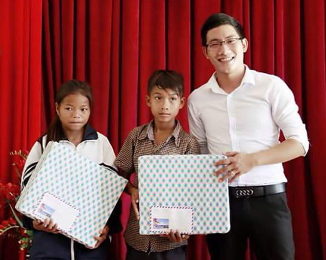 Thầy giáo mê làm thiện nguyện