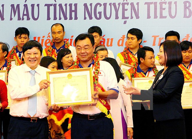 Phó Thủ tướng gặp gỡ 100 người hiến máu tình nguyện tiêu biểu