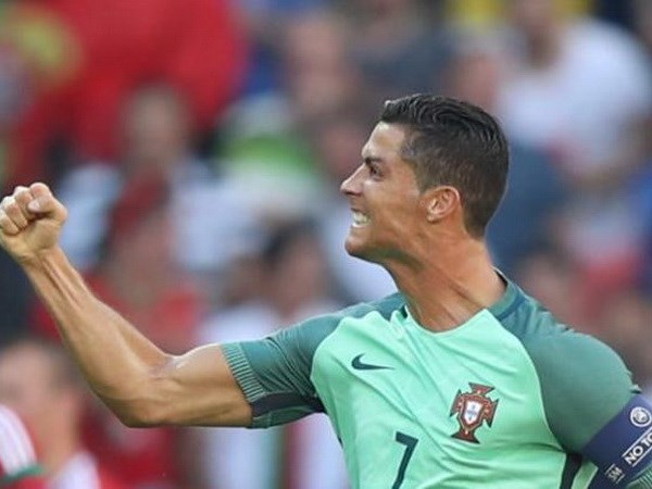 Cristiano Ronaldo lập hàng loạt kỷ lục sau khi "cứu" Bồ Đào Nha