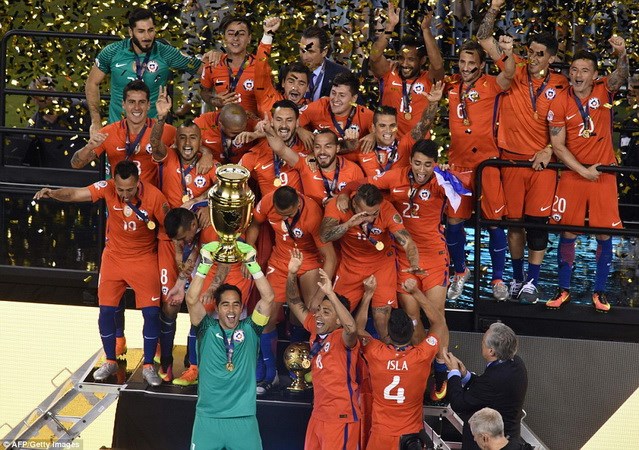 Chile lên ngôi sau loạt sút luân lưu 11m đầy căng thẳng