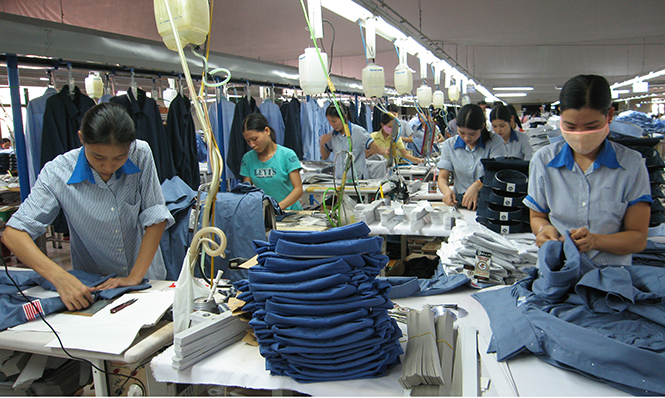 Phát huy tốt vai trò của nữ công nhân viên chức lao động