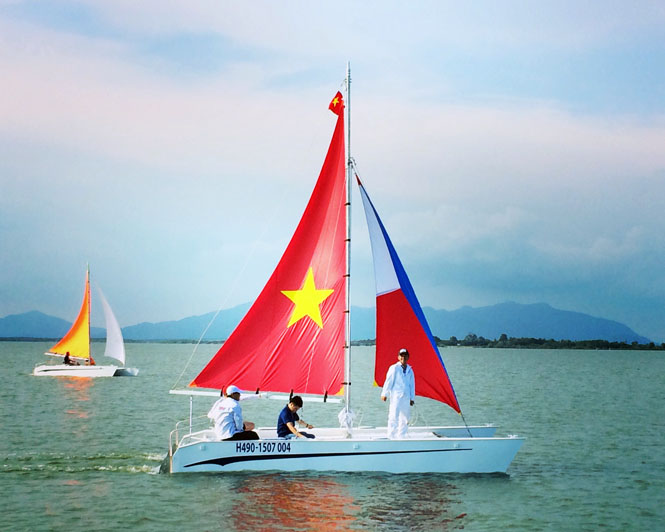 Tổ chức diễu hành và trình diễn thuyền buồm Quảng Bình 2016