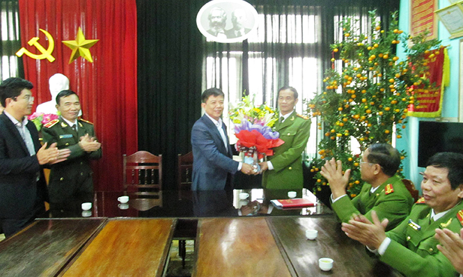 Học Bác, hết lòng phục vụ nhân dân