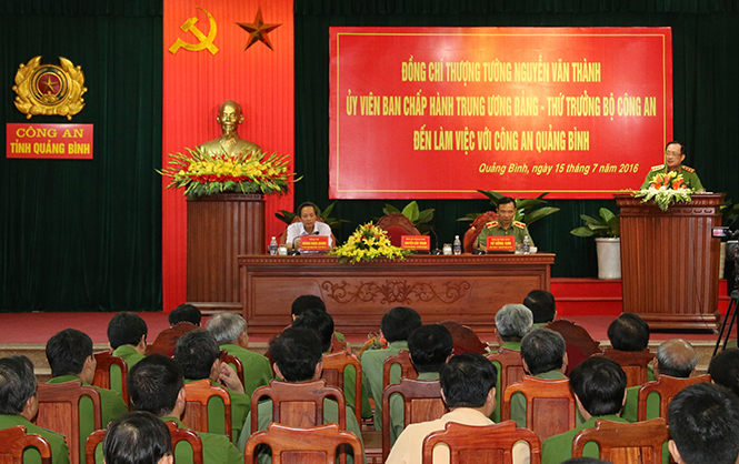 Thứ trưởng Bộ Công an Nguyễn Văn Thành làm việc với Công an tỉnh