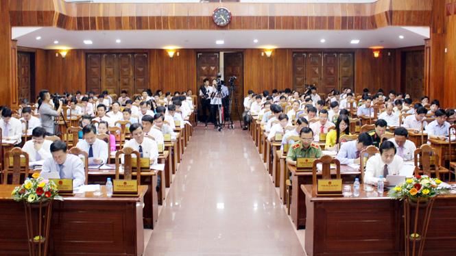 Phát huy cao nhất tinh thần trách nhiệm, tập trung thảo luận, đề ra những quyết sách kịp thời nhằm thực hiện thắng lợi nhiệm vụ năm 2016 (*)