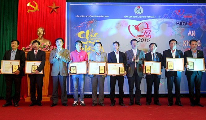 Tiếp tục phát huy truyền thống vẻ vang của tổ chức Công đoàn Việt Nam trong giai đoạn mới