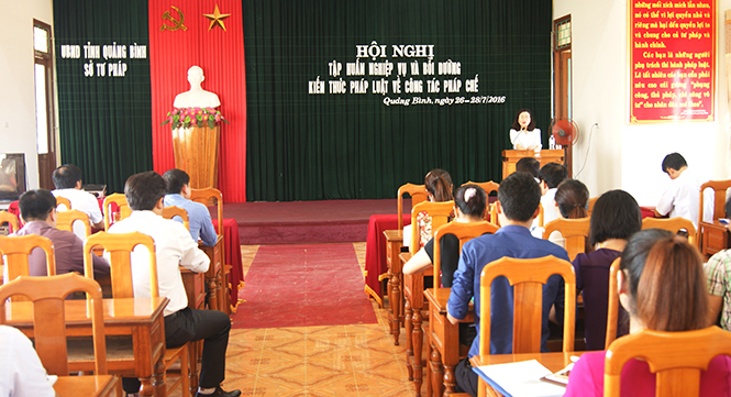 Tập huấn nghiệp vụ và bồi dưỡng kiến thức pháp luật cho cán bộ phụ trách công tác pháp chế