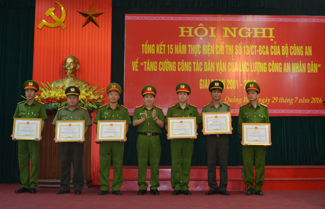 Tổng kết 15 năm thực hiện Chỉ thị số 13 của Bộ Công an về "Tăng cường công tác Dân vận của lực lượng Công an nhân dân"
