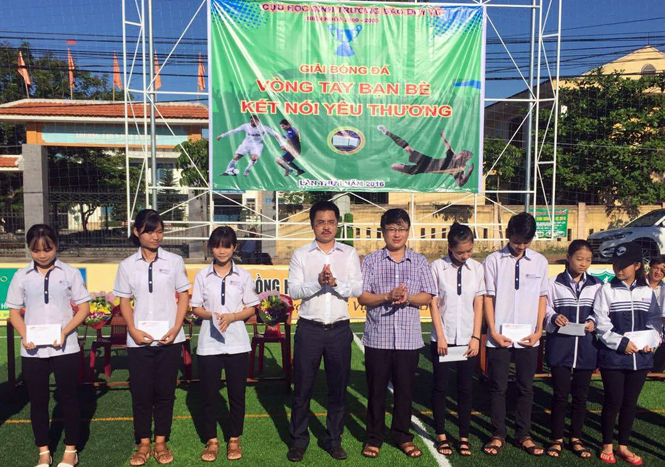 Giải bóng đá "Vòng tay bè bạn, kết nối yêu thương"