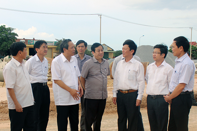 Đồng chí Bí thư Tỉnh ủy kiểm tra tình hình thực hiện Đề án nâng cấp thị trấn Hoàn Lão lên đô thị loại IV