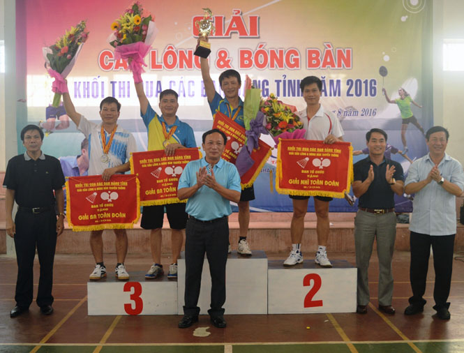 Bế mạc giải bóng bàn và cầu lông Khối thi đua các ban Đảng tỉnh