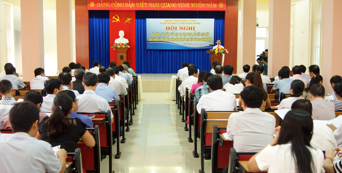 Bồi dưỡng tăng cường năng lực cho các cơ quan, tổ chức thực hiện chức năng và người thực hiện công tác hỗ trợ pháp lý cho doanh nghiệp