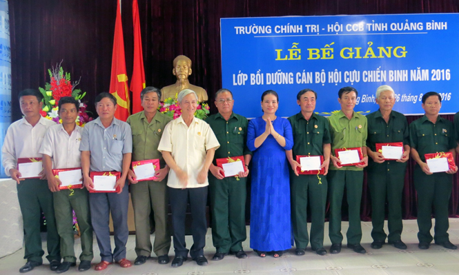 Bế giảng lớp bồi dưỡng cán bộ Hội Cựu chiến binh năm 2016