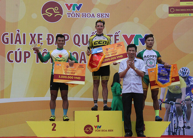 VĐV Jos Koop (Lào) giành giải nhất chặng 3 giải xe đạp quốc tế VTV cúp Tôn Hoa sen năm 2016
