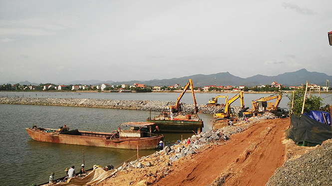 Công trường Khu neo đậu tàu cá Nhật Lệ: Chạy đua với bão