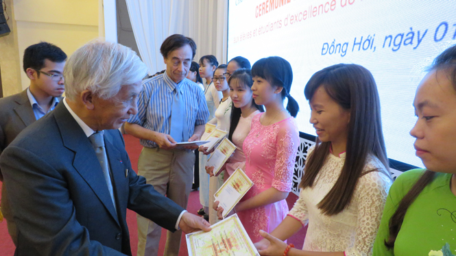 Lễ trao học bổng Vallet năm 2016