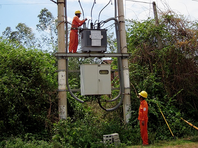 Điện lực Minh Hóa: Bảo đảm an toàn lưới điện trong mùa mưa bão
