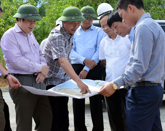 Thứ trưởng Bộ Giao thông vận tải kiểm tra Dự án đầu tư xây dựng tuyến tránh Quốc lộ 1 đoạn qua Đèo Con