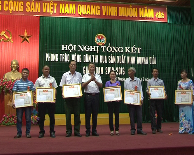 Bố Trạch: Tổng kết phong trào "Nông dân thi đua sản xuất kinh doanh giỏi, đoàn kết giúp nhau làm giàu và giảm nghèo bền vững"