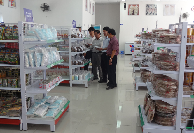 Khai trương điểm bán hàng "Tự hào hàng Việt Nam"