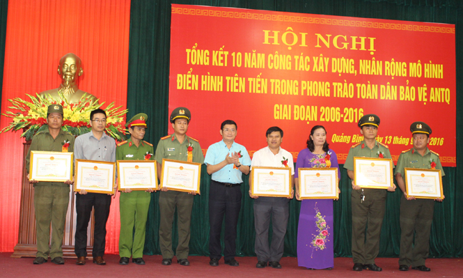 Tổng kết 10 năm công tác xây dựng, nhân rộng mô hình điển hình tiên tiến trong phong trào "Toàn dân bảo vệ an ninh Tổ quốc", giai đoạn 2006-2016
