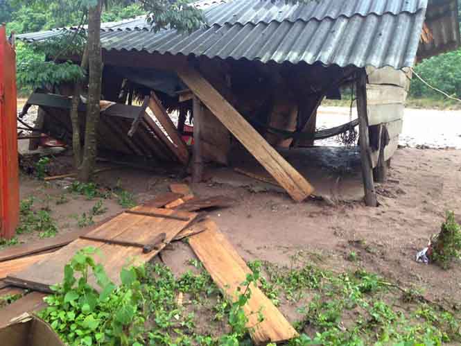 Minh Hóa: Mưa lũ làm trên 440 nhà dân bị ngập và cuốn trôi, nhiều tuyến đường bị cô lập