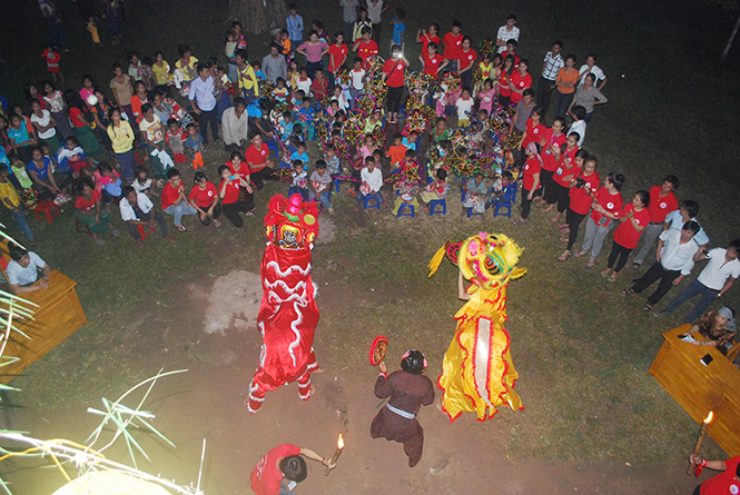 Ánh trăng biên giới- cho để nhận yêu thương