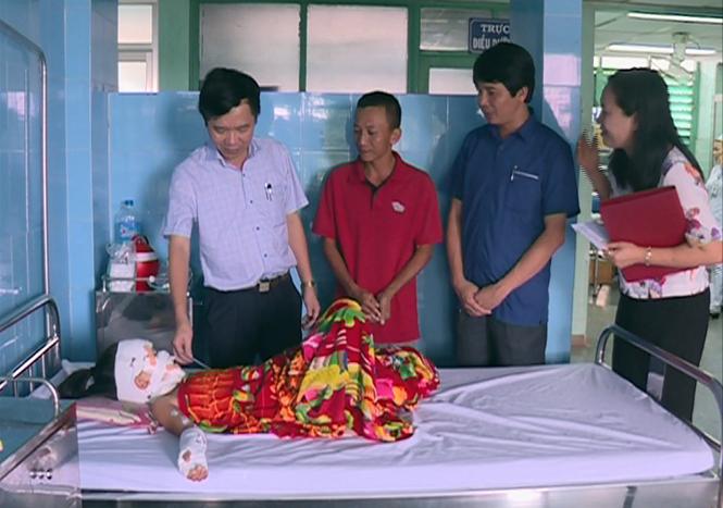 Thăm các nạn nhân bị bỏng trong vụ nổ bóng bay