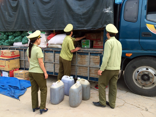 Phát hiện xe tải vận chuyển 840 lít dầu hỏa không có hóa đơn, chứng từ