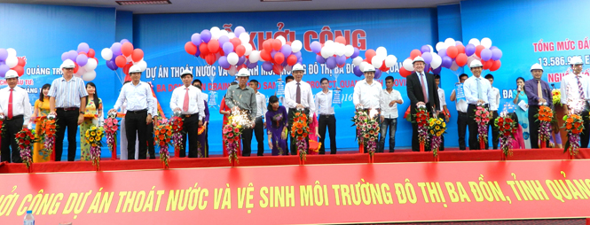Khởi công Dự án thoát nước và vệ sinh môi trường đô thị Ba Đồn