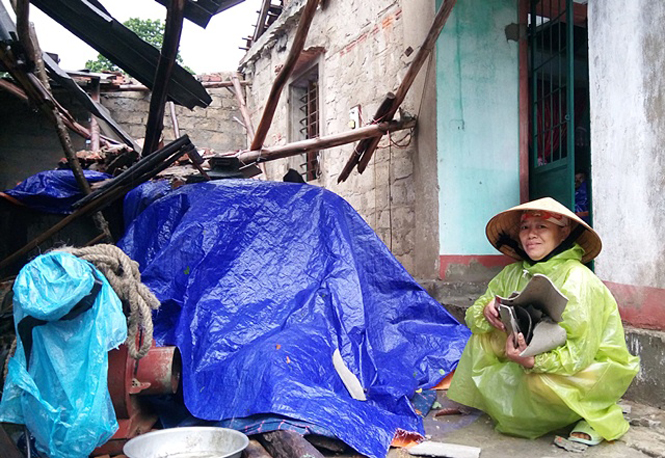 TP. Đồng Hới: Lốc xoáy làm tốc mái 32 nhà dân