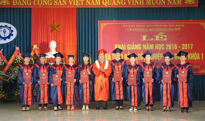 Trường cao đẳng nghề Quảng Bình khai giảng năm học 2016-2017