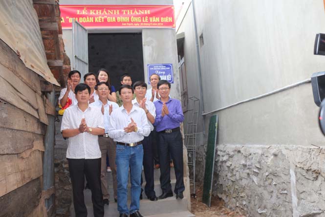 Khối thi đua các ngành tổng hợp bàn giao nhà đại đoàn kết