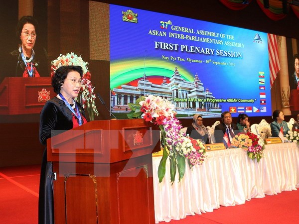 Chủ tịch Quốc hội gặp mặt cộng đồng người Việt tại Myanmar