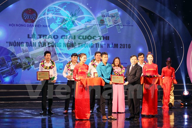Nông dân sẽ "thua ngay trên sân nhà" nếu không tiếp cận với CNTT