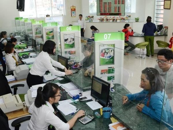 Không ký các giấy tờ không có nội dung khi giao dịch ngân hàng