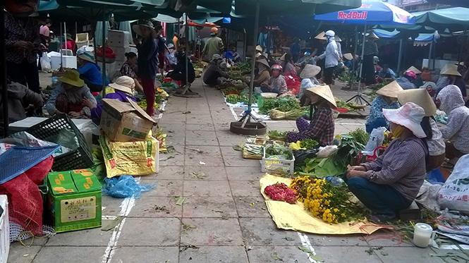 Về vướng mắc của chị em tiểu thương chợ Nam Lý (TP.Đồng Hới): Lỗi tại sợi dây liên kết còn lỏng lẻo