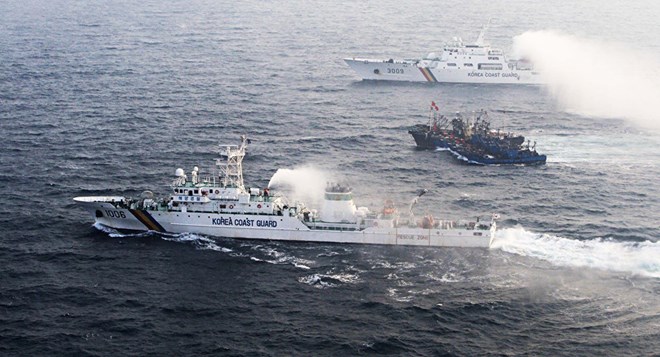 Yonhap: Tàu Trung Quốc đánh cá trộm, đâm chìm tàu tuần duyên Hàn Quốc