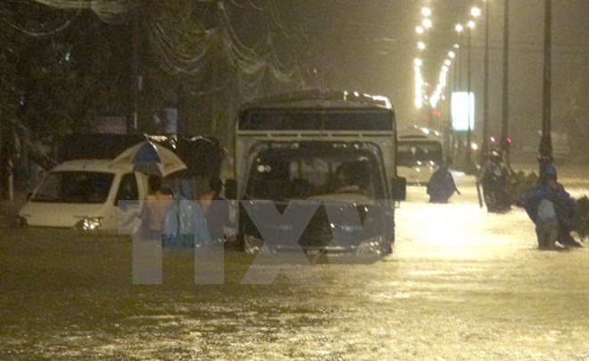 Tiếp tục mưa trên diện rộng ở các tỉnh Trung Bộ, nguy cơ lũ lớn