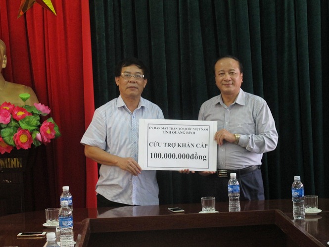 Ủy ban MTTQ Việt Nam tỉnh: Cứu trợ khẩn cấp 100 triệu đồng cho huyện Quảng Trạch khắc phục hậu quả mưa lũ