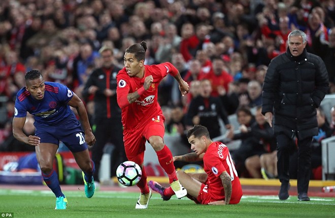 Liverpool và Man United chia điểm sau trận cầu không bàn thắng