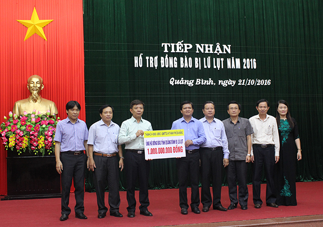Đồng chí Chủ tịch UBND tỉnh tiếp đoàn công tác cứu trợ của thành phố Đà Nẵng
