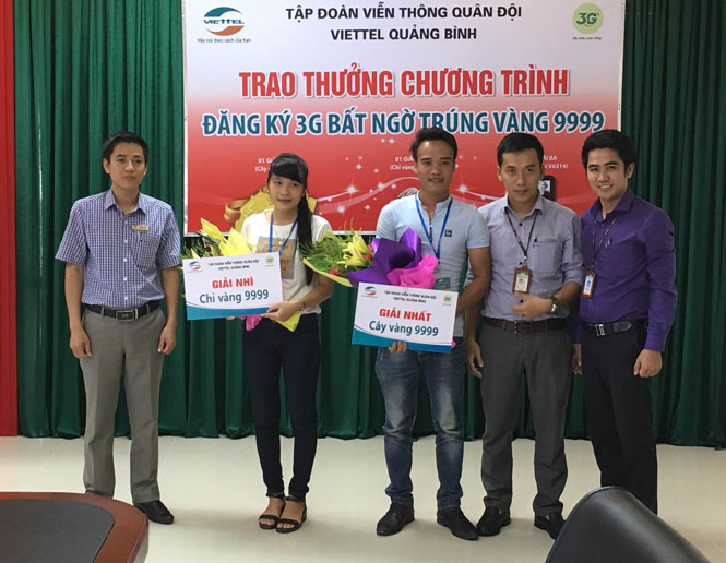 Trao thưởng chương trình "Đăng ký 3G bất ngờ trúng vàng 9999"