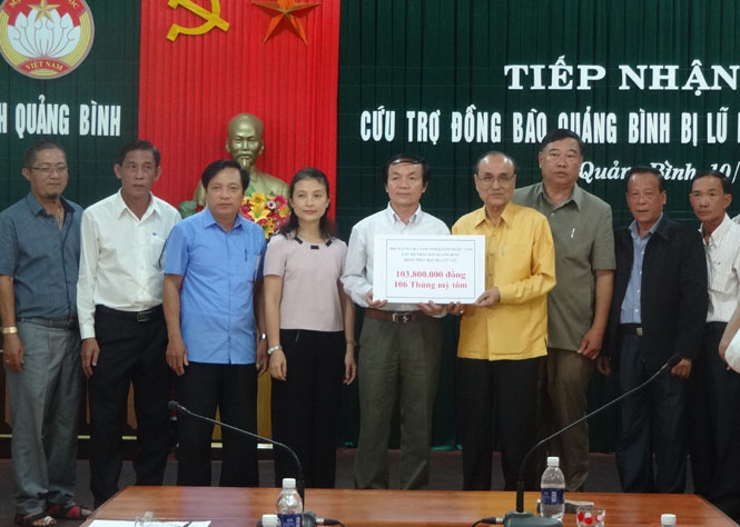 Ban Cứu trợ tỉnh tiếp tục tiếp nhận hơn 5,803 tỷ đồng hỗ trợ bà con vùng lũ
