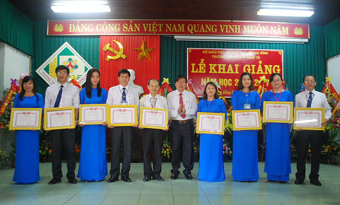 Trường trung cấp Kinh tế Quảng Bình khai giảng năm học 2016- 2017