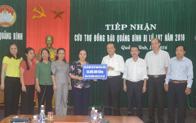 Trung ương Hội LHPN Việt Nam hỗ trợ tỉnh ta khắc phục hậu quả lũ lụt