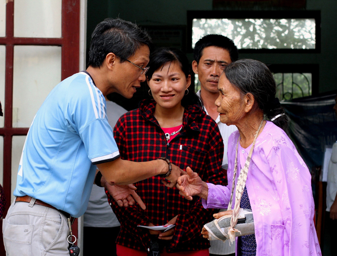 Hỗ trợ người dân vùng lũ