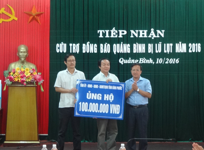 Các địa phương tiếp tục hỗ trợ tỉnh ta khắc phục hậu quả lũ lụt