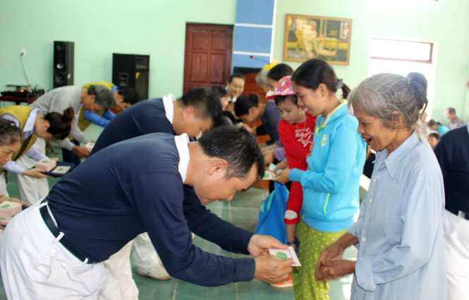 Kêu gọi, vận động viện trợ phi chính phủ thực hiện chương trình cứu trợ đồng bào vũng lũ